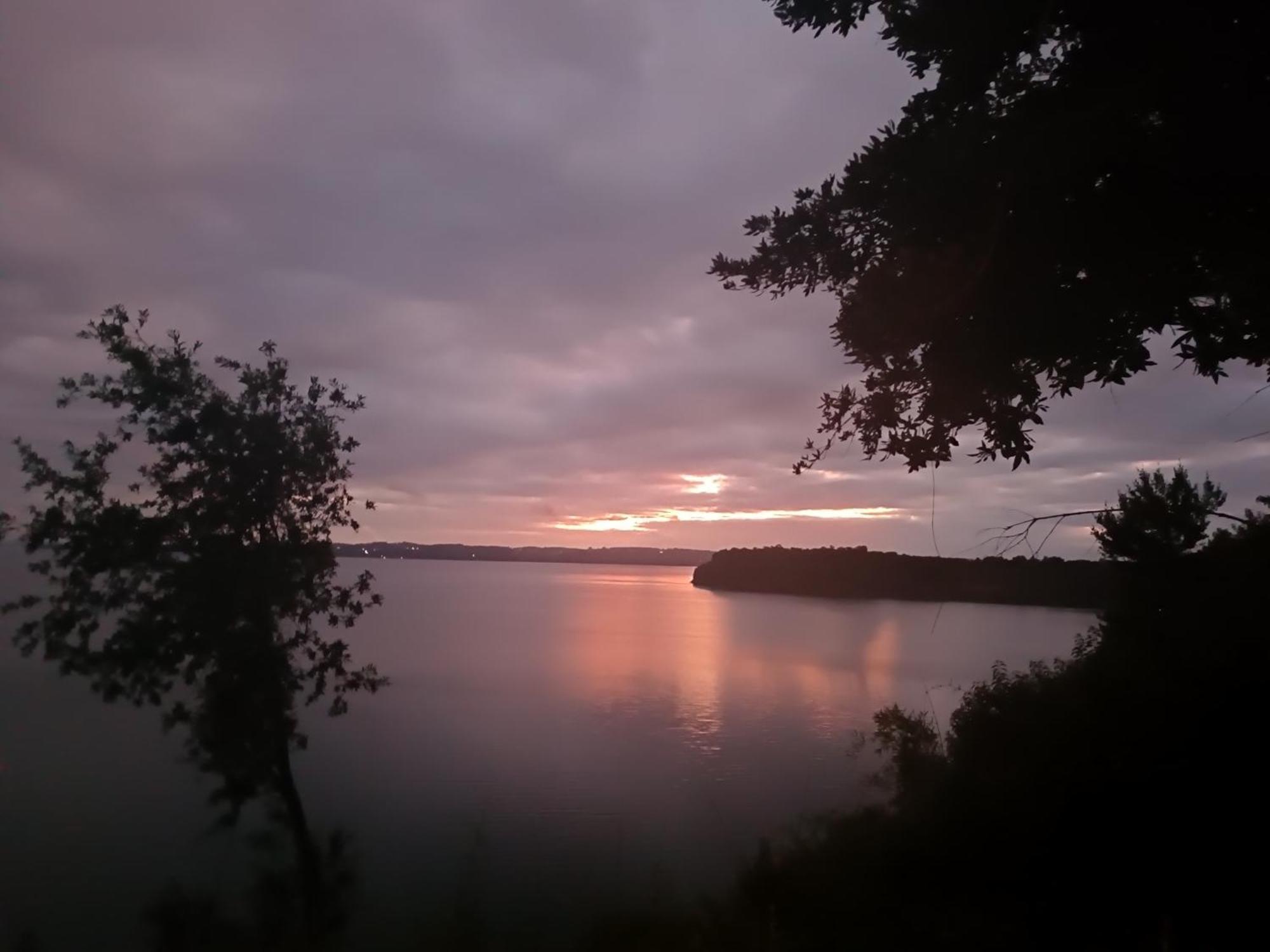"Los Laureles" Vista Al Lago فروتيلار المظهر الخارجي الصورة